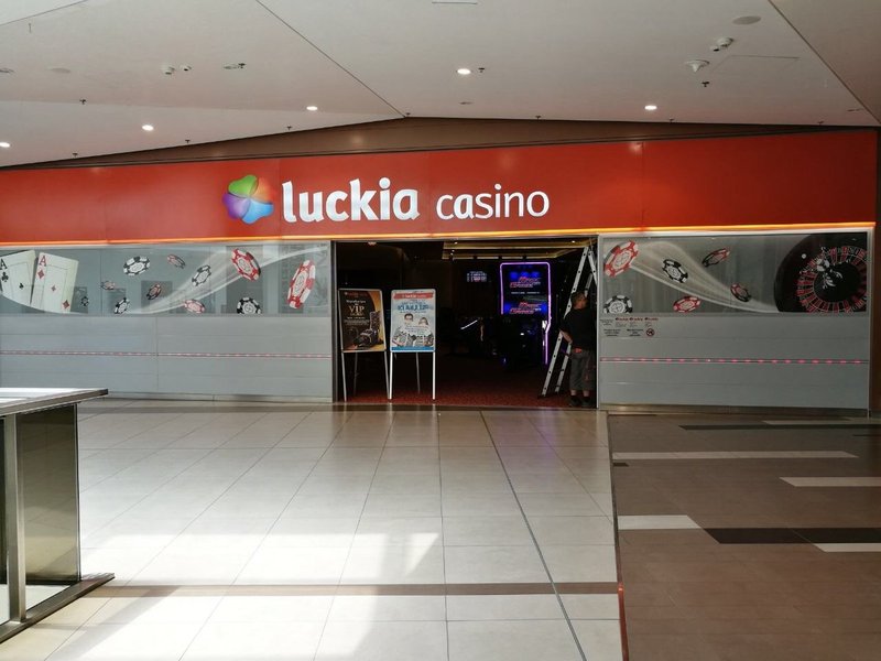 Surprise: a 10‑minute walk can cut your concert ticket price in half, lucki casino uk